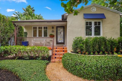 Welcome to this charming home at 729 Biscayne Drive in West Palm Beach's historic Flamingo Park district, where warmth and character greet you at every turn. This exceptional property features an open floor plan that seamlessly connects the kitchen a...