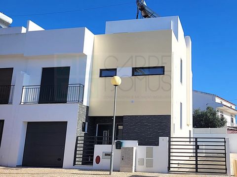 We present this new and sophisticated 3-bedroom corner townhouse, located in an exclusive development of just 8 homes, set in the tranquil surroundings of Vila Nova de Cacela. Perfect for those seeking an ideal balance of privacy, modern comfort, and...