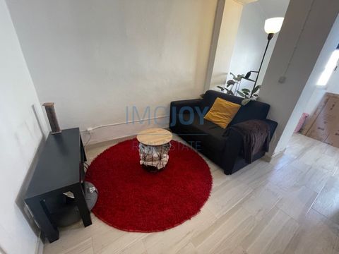 We present this charming 2 bedroom villa, located in the heart of Campo de Ourique, one of the most familiar and pleasant neighbourhoods in Lisbon. The villa has: Kitchen and Living Room in Open Space, providing a modern and welcoming environment; 2 ...