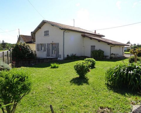 Dans un quartier calme proche du centre bourg de Mugron, maison plain-pied 103 m² Commerces et commodités à proximité, à 2 pas de la voie verte de Chalosse  Habitation: salle à manger, cuisine indépendante, 2 chambres, salle d'eau, wc séparé, cellier...