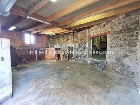 Herault, faugeres, 34600, remise viticole de type 4 avec caves voutées de 180m² avec double acces et la possibilité de rehabilité en habitation. Budget 129 000 euros (honoraires à charge vendeurs) Cette remise se compose au rdc d'une pioece de 70m² a...