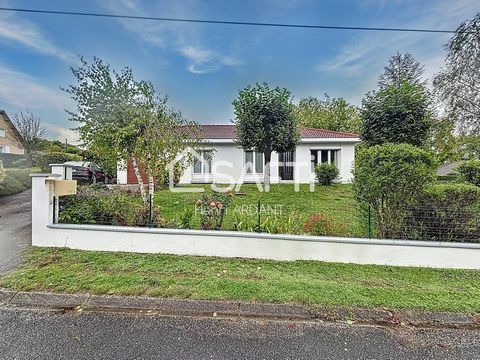 RARE : A LIMOGES-BOISSEUIL, dans un lotissement proche des tours de CHALUSSET, sur une belle parcelle (1929 m2) avec quelques fruitiers, deux garages et plusieurs terrasses, grand plain-pied de 92 m2, récemment rénové, raccordé à l'assainissement col...