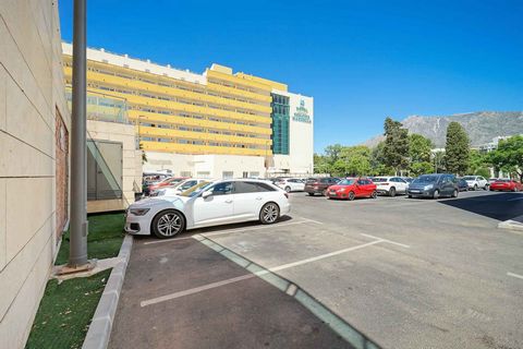 Commercial premises in Residencial Palacio de Congresos on the Golden Mile for sale. This spacious commercial premises is ideally located between the bustling centre of Marbella and the prestigious Golden Mile. Situated in one of Marbella's most soug...