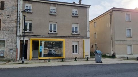 Dunières Centre 43220 immeuble comprenant pas de porte, trois appartements dont un loué prix de vente 86 000 euros présenté en EXCLUSIVITE par Christian Duplay ... Idéal investisseur cet immeuble situé en plein centre du village comprend : En RDC un ...