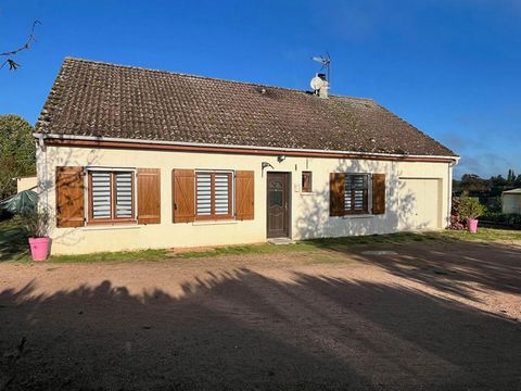 Stéphane LAROBE vous propose ce pavillon de plain pied sur un terrain entièrement clos de 1100 m2, proche des commerces, dans le charmant village de Thiel sur Acolin. Il dispose de 4 chambres, d'une cuisine équipée avec four, micro ondes, plaques ind...