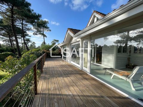 If you're looking for peace and quiet in an idyllic setting just 500 m from the ocean beaches, you've come to the right place! On the Jenny naturist estate, this superb, very bright Oyat chalet features a recently fitted kitchen with adjoining pantry...