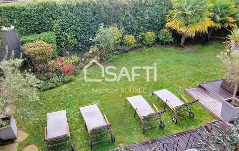 New in my showcase! In the heart of Deauville, between the racecourse and the beach, this charming town house of approximately 190 m2, in the shape of a U, is entirely turned towards its beautiful landscaped garden, facing South-West, not overlooked....