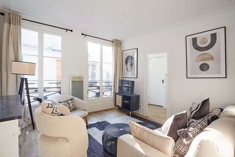 Charmant appartement situé au centre de Paris, à 5 minutes à pied du Marais, Il est entouré de cafés et restaurants branchés, et à proximité du centre Beaubourg et des quais de Seine. Cosy, décoré avec goût et entièrement équipé, mon appartement est ...