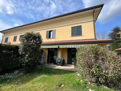 Excellent 4 Bed Villa for Sale In Saronno Italy Esales Property ID: es5554399 Property Details A Luxurious Villa in the Heart of Saronno Discover the epitome of elegance and comfort in this stunning three-story villa, nestled in one of Saronno’s most...