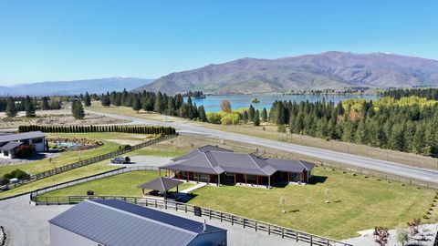 Lassen Sie sich von diesem atemberaubenden 320 m langen Heiligtum begeistern, das perfekt auf einem herrlichen 6899 m großen Anwesen liegt. Eingebettet in die atemberaubende Kulisse des Ruataniwha-Sees und der Südalpen ist dieses außergewöhnliche Anw...