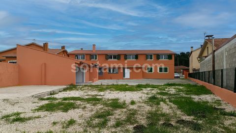 Detached T5 house with 300 square meters in Guia, Pombal-Leiria! This house is set on a plot of 1710 square meters, fully walled and with a flat layout. All rooms are spacious and very bright. In the main living room, the double-height ceiling stands...