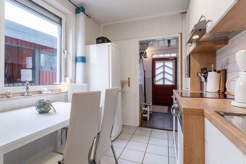 Welkom in een uitnodigend rookvrij 3-kamerappartement, ideaal gelegen in het voorste gedeelte van een appartementencomplex met in totaal vier vakantiewoningen. Deze ruime accommodatie met gratis WiFi is geschikt voor maximaal 5 personen en is ideaal ...