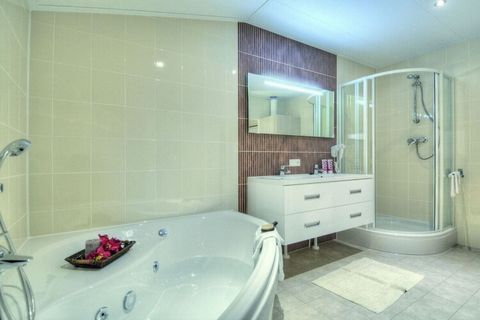 Welkom in onze Romantische Suite! De stacaravan wordt aangeboden met beddengoed, hand- en theedoeken, inclusief whirlpool.