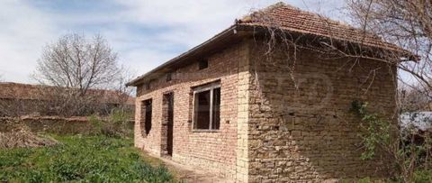 SUPRIMMO Agency: ... This one-storey brick house, located on a 550 sq.m plot, offers coziness and tranquility in an area famous for its mineral springs. The built-up area is about 60 sq.m and includes three rooms. The property is surrounded by a mass...