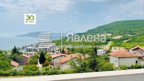 Ich biete zum Verkauf an, ... Hristo Preis 120 000, Maisonette 95 m² mit einer Terrasse auf jeder Ebene, zwei Schlafzimmern und zwei Bädern. Bad mit Blick auf Albena und das Meer. Von den Terrassen aus hat man einen unverhohlenen Meerblick. Es befind...