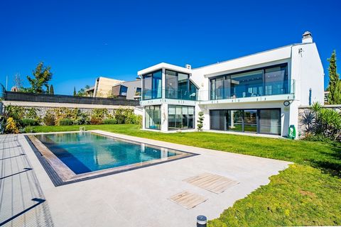 Freistehende Villa mit Pool und Garten in einer Anlage in İzmir Urla Urla ist eine der besten Gegenden in İzmir und besticht durch eine wunderschöne Küste und grüne Natur. Urla zeichnet sich besonders durch eine hohe Lebensqualität aus. Die zum Verka...