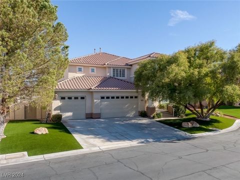 Spectacular home in the guard gated and highly sought after Foothills community! Boasting 3,575 square feet of living space and a 13,504 square feet lot(!), this 5 bedroom home features a stunning backyard, an upgraded primary suite, a 2nd primary be...