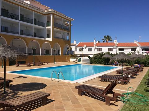 ALQUILERES DE INVIERNO - OUTUBRO24 AL 24 MAY25 Cuota mensual 700€ + gastos (agua, luz y gas) Este apartamento de 11 dormitorios se encuentra a 11 minutos a pie de la playa de Alagoa y cuenta con terraza, piscina al aire libre y aparcamiento. Este apa...