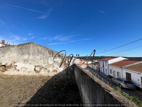 NEU IN VILA NOVA DA BARONIA 65.000€ Villa mit 3 Schlafzimmern in Vila Nova da Baronia. Gesamtfläche: 589 m2 Bebaute Fläche: 145 m2 Wir zeigen Ihnen dieses Grundstück mit Ruine in Vila Nova da Baronia, eine einzigartige Gelegenheit für diejenigen, die...