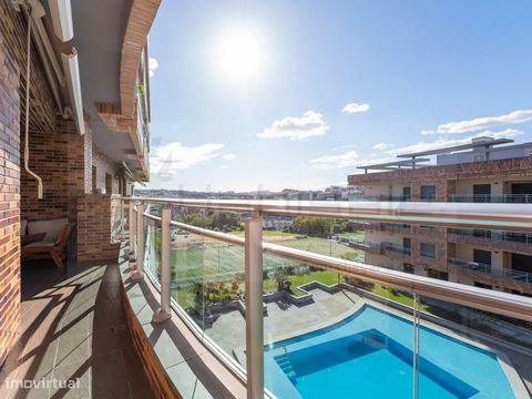 Presentamos este elegante apartamento de 4 dormitorios en una comunidad cerrada con piscina en las colinas de Cruzeiro, Odivelas Descubra este impresionante apartamento de 4 dormitorios, ubicado en una de las zonas más prestigiosas y codiciadas de Od...