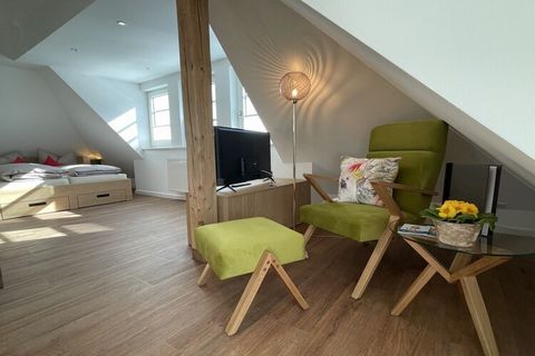 Ihre Ferienwohnung K1 befindet sich im zweiten Stockwerk über den anderen Wohnungen des Gebäude. Sie zeichnet sich durch ihre freundliche und sehr helle Atmosphäre aus und ist wie ein kleines Mini-Penthouse, in dem Sie auf 45qm alles finden, was Sie ...