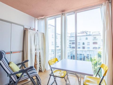 Dit mooie appartement te koop biedt een uitstekende mogelijkheid om een woning te verwerven tegen een zeer aantrekkelijke prijs. Gelegen op een bevoorrechte locatie dicht bij winkels, heeft u alles wat u nodig heeft binnen handbereik. Bij binnenkomst...