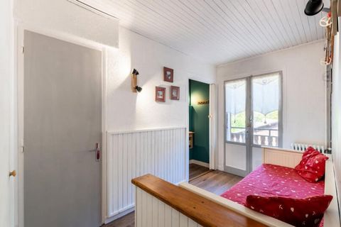 Propriété bénéficiant d'un emplacement charmant et central, ce confortable appartement de deux pièces offre un hébergement confortable pour 2 à 4 voyageurs. D'une superficie de 25 m², le logement est situé au deuxième étage avec un accès facile par a...