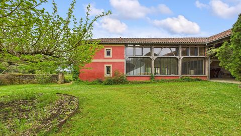 Ensemble immobilier empreint de charme, d'authenticité et d'une élégance discrète.
