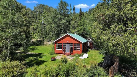 Isolated residence accessible all year round, only 13km from downtown Rimouski. Located on the edge of a very popular lake, it offers 1 large bedroom, 1 bathroom, a warm living area with wood stove, a veranda and several secondary buildings for more ...