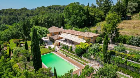Timeless 19th-Century Estate in the Prestigious Pichinats Quarter of Aix en Provence In the heart of one of the most coveted neighbourhoods in the region, this distinguished 19th-century estate offers a rare opportunity to own a piece of history, whe...