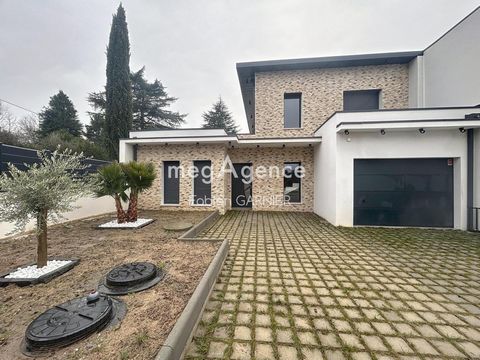 Très belle maison d'architecte de 2024 sur 372 m² de terrain!