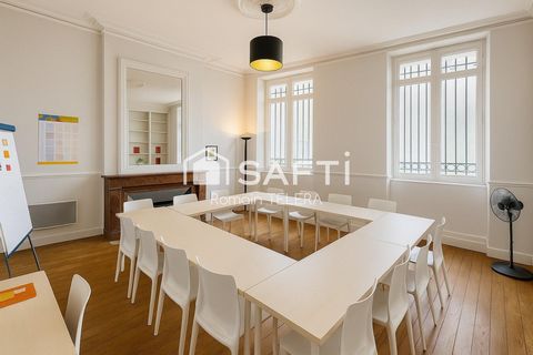 Chartrons : murs commerciaux-bureaux de 198 m² avec cour intérieure, places de parking et local vélo
