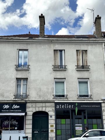 REIMS CENTRE - APPARTEMENT TYPE 4 AVEC LE CACHET ANCIEN
