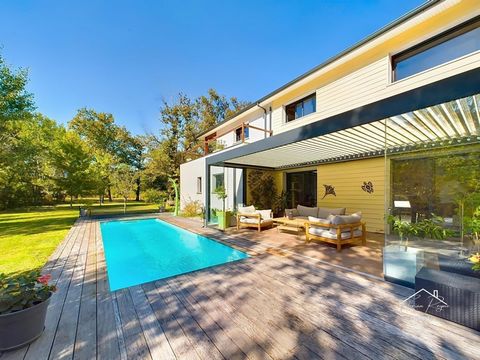 Maison contemporaine avec grand terrain, piscine et cave, au calme à Arsac