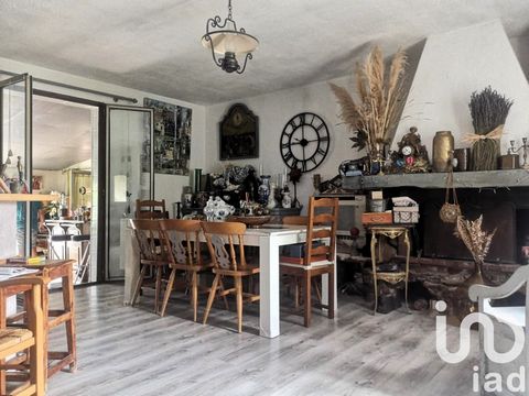 iad France - Eric Mater vous propose: Opportunité Rare : A ROCBARON et 10 minutes de BRIGNOLES. A deux pas d'un arrêt de bus et proche des commodités, maison Phénix des années 80 de 153m² sur un Terrain de 1280m² avec PISCINE et un STUDIO de 22 m2 at...