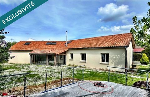 Grand pavillon de plain-pieds avec garage et piscine !