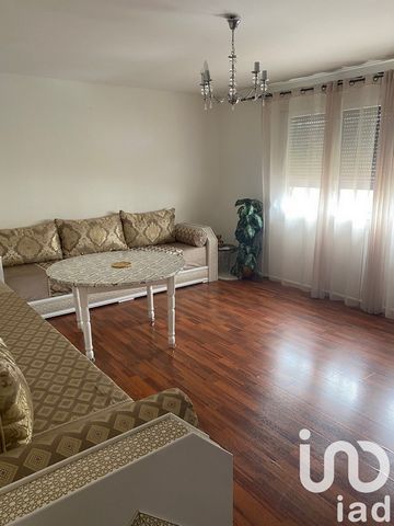 iad France - Sabrina De Gres vous propose: À Sens, à proximité immédiate de toutes les commodités, venez découvrir cet appartement 3 pièces de 67 m². Il se compose d'une entrée, d'une cuisine aménagée, d’un séjour lumineux, d’une salle de bains ainsi...