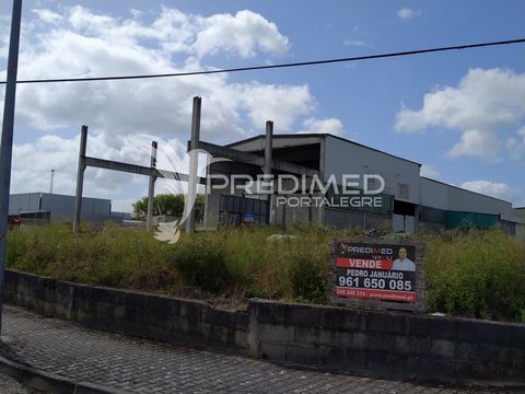 Warehouse with 790 m² of total and private gross areas, implanted in two plots of land with a total area of 4,486 m2 located in the Industrial Zone of Nisa. Warehouse composed of large nave for industrial activities, warehouse, reception, office, exh...