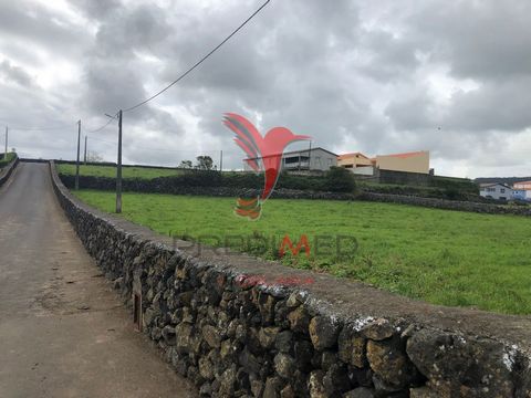 Plot for construction with 858m2, very well situated, with an excellent surrounding area, with possibility of construction up to 150m2. You're going to miss this opportunity to build your dream home! Mark your visit now... Learn more about this fanta...