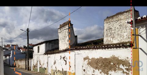 QUINTA COM 834,5m2 DE ÁREA TOTAL Localizada na bonita localidade de Veiros, esta quinta com dois edifícios em ruinas, tem autorização para a construção ou reconstrução até dois pisos acima da cota do solo. O edifício com uma área de construção existe...