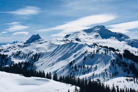 Esta acogedora casa de vacaciones independiente para un máximo de 6 personas con una vista maravillosa de las montañas circundantes se encuentra en Kundl, Tirol, cerca de la estación de esquí Alpbachtal - Wildschönau y la estación de esquí y senderis...
