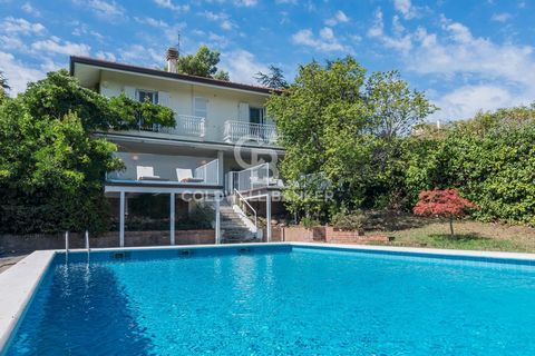 MISANO MONTE We present for sale Villa with wonderful panoramic view and swimming pool. The property is on two levels, comprising entrance hall, large living room, kitchen, bathroom, two double bedrooms, one with en suite bathroom. The living room le...