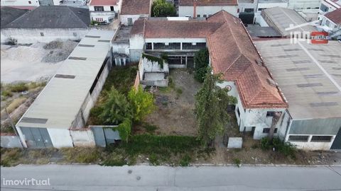 Plot for building or villas in Tomar, future prime area of the city that has project in the riverside area to be executed in the short term by the municipality, green and leisure areas. This property has approximately 860 m2 of land and building with...