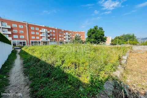 Property ID: ZMPT551111 Construction site with 600 m2 in the center of Riba de Ave It is located in a central area of the village of Riba de Ave, with good sun exposure. In your surroundings we can find: - 240 metres from Riba de Ave Hockey Club at 2...