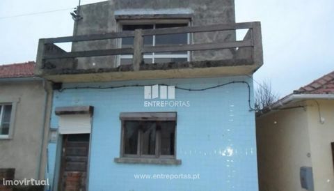 House for restoration for sale in the parish of Riba de Âncora, in the municipality of Caminha. Located in an area of great tranquility. Unobstructed views. Reference: C01911 FEATURES: Plot Area: 15 m2 Area: 77 m2 Net Area: 78 m2 Implantation Area: 6...