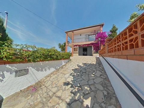 Discover your dream come true in the Font del Tallo de Masllorenç Urbanization! We present a magnificent villa of 818 m2 plot, where elegance and comfort merge in harmony. This spacious villa has been completely renovated, offering all exterior rooms...