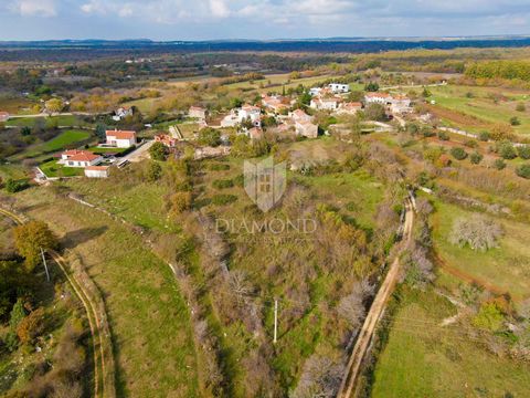 Location: Istarska županija, Bale, Bale. Istria, Bale, surroundings In the heart of the picturesque surroundings near Bal, a successful small town that is experiencing a constant boom in all areas, a unique opportunity is presented to create your own...