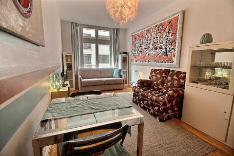 Please note that in order to book this flat you will need to subscribe to Garantme. Location: You have to walk along one of the world's famous avenues to realise the magic of the place late into the night. At one end is the famous Arc de Triomphe on ...