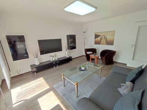The new and beautiful 3 room apartment is centrally located in Böblingen and is waiting for you to move in. The spacious and light-flooded living room invites you to relax and linger. In addition to a cozy couch, you will find two comfortable armchai...