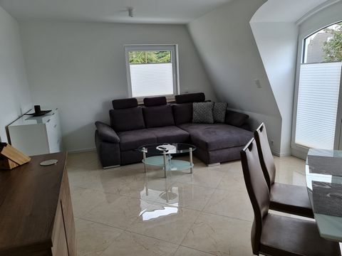 This apartment in the Villa-Dohne on the 1st floor flat with balcony and use of garden is located in the green and quiet Speckgürtel of Berlin and is approx. 75 sqm in size. All three rooms are equipped with QLED Smart-TV. The flat can be rented furn...